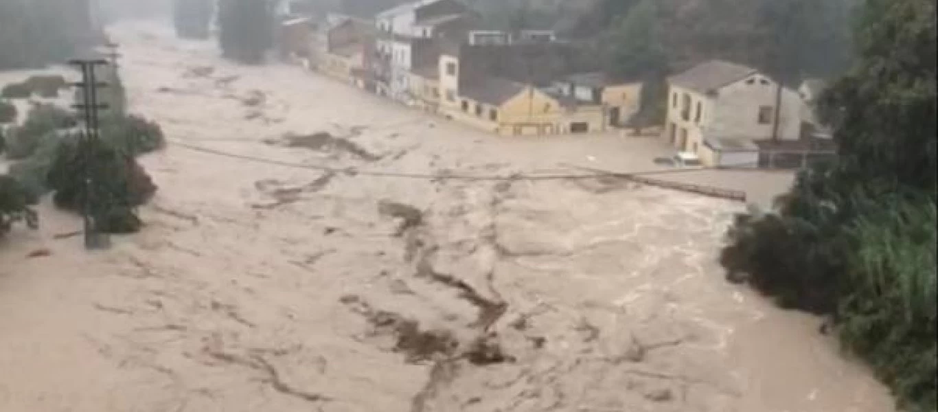 Ισπανία: Κλειστά τα σχολεία λόγω κακοκαιρίας - Δύο νεκροί από τις καταρρακτώδεις βροχοπτώσεις (βίντεο)